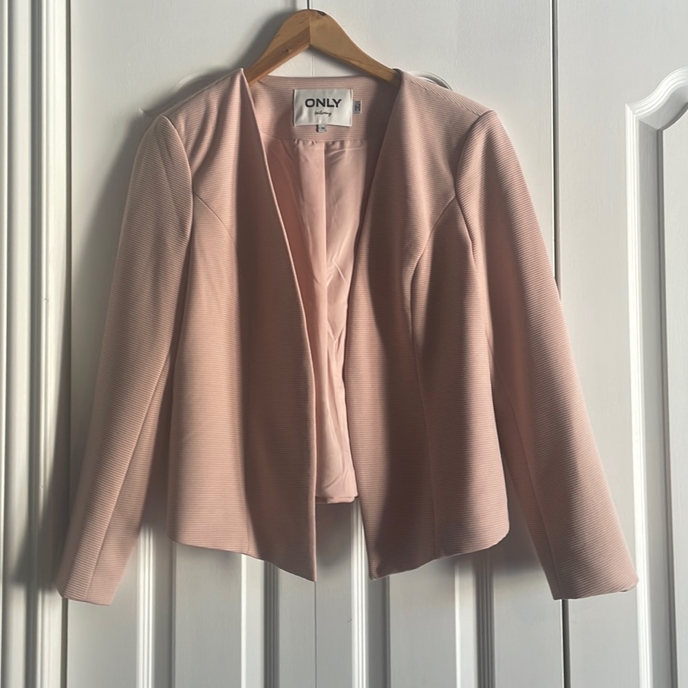Vest tailor in pink/peach color